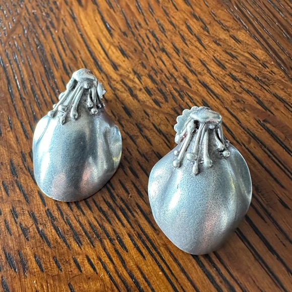 Handmade unique stamped sterling silver artisan post earrings. Vintage Brutalist - Picture 8 of 13